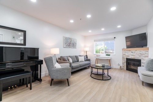 2-1233 16Th Street W, North Vancouver, BC 