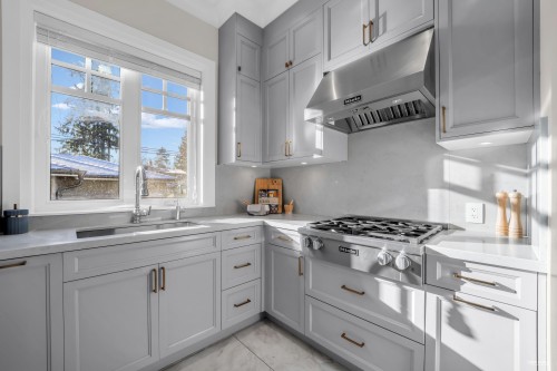 3946 30Th Avenue W, Vancouver, BC 