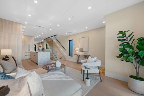 504 5Th Street E, North Vancouver, BC 