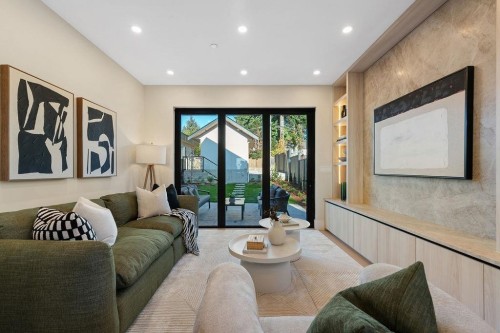 504 5Th Street E, North Vancouver, BC 