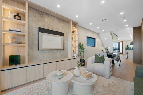 504 5Th Street E, North Vancouver, BC 