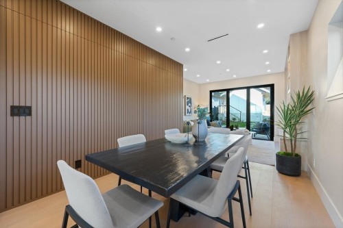 504 5Th Street E, North Vancouver, BC 