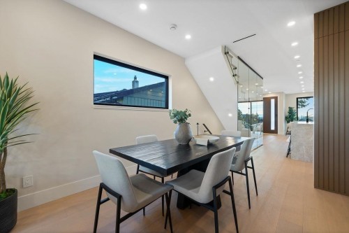 504 5Th Street E, North Vancouver, BC 