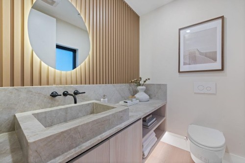 504 5Th Street E, North Vancouver, BC 