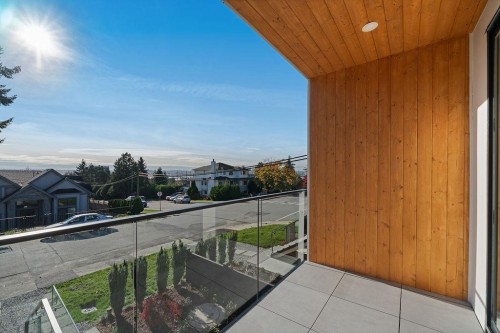 504 5Th Street E, North Vancouver, BC 