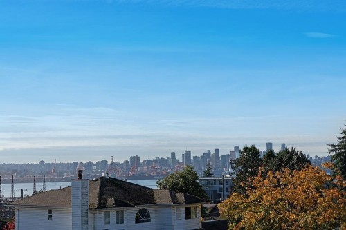 504 5Th Street E, North Vancouver, BC 