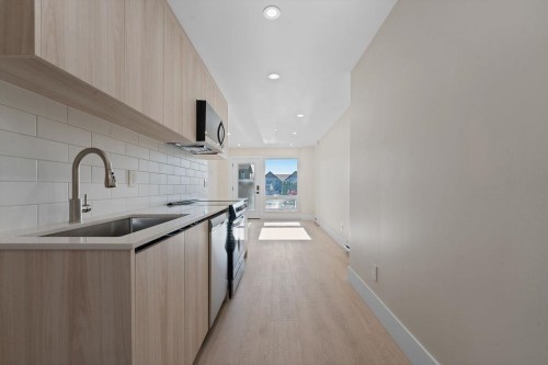 504 5Th Street E, North Vancouver, BC 