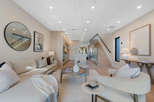 504 5Th Street E, North Vancouver, BC 