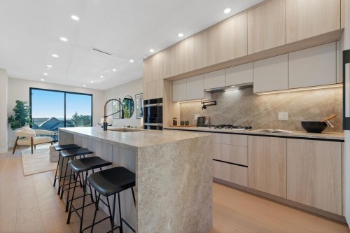 504 5Th Street E, North Vancouver, BC 