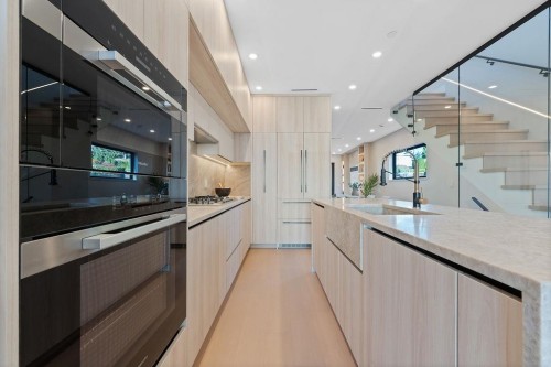 504 5Th Street E, North Vancouver, BC 