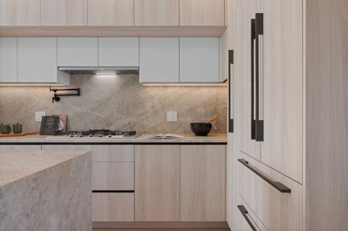 504 5Th Street E, North Vancouver, BC 