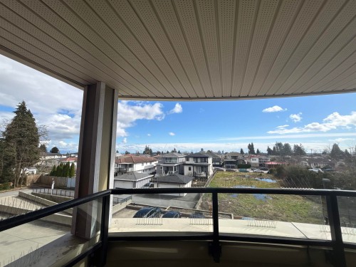 305-7738 Edmonds Street, Burnaby, BC 