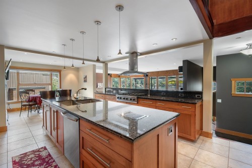 5812 Eagle Island, West Vancouver, BC 