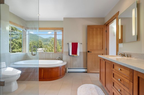 5812 Eagle Island, West Vancouver, BC 