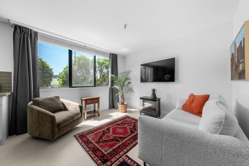 101A-460 14th Street  West Vancouver, BC V7T 2W1