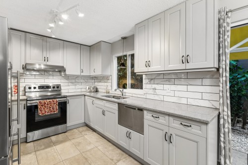 1564 Hope Road, North Vancouver, BC 