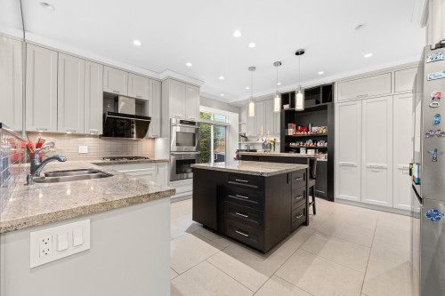 8208 Tugboat Place, Vancouver, BC 