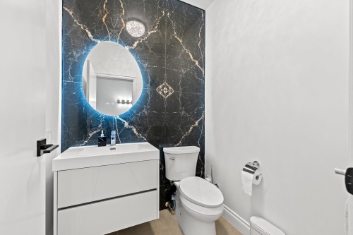 8208 Tugboat Place, Vancouver, BC 