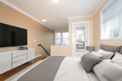 304-152 12th Street E North Vancouver, BC V7L 2J4