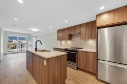 414-1365 Pemberton Avenue  Squamish, BC V8B 1B7