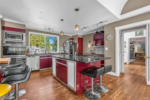 4621 Woodburn Place, West Vancouver, BC 