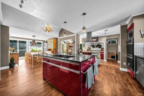 4621 Woodburn Place, West Vancouver, BC 