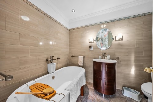 4621 Woodburn Place, West Vancouver, BC 