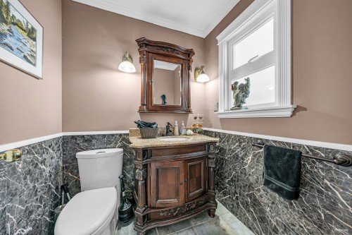 4621 Woodburn Place, West Vancouver, BC 