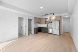 207-2002 St George  Port Moody, BC V3H 0N4