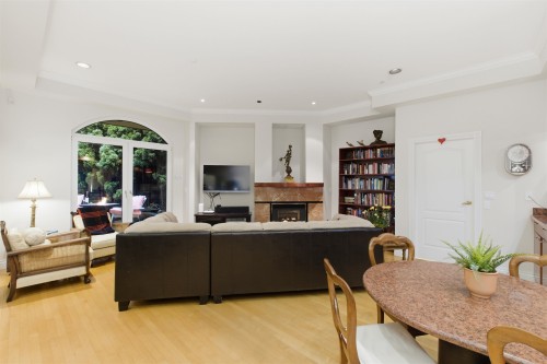 2635 Rosebery Avenue, West Vancouver, BC 