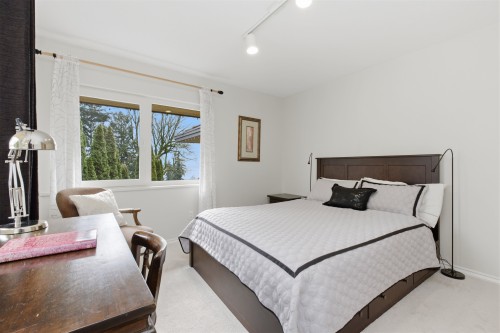 2635 Rosebery Avenue, West Vancouver, BC 