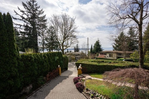 2635 Rosebery Avenue, West Vancouver, BC 