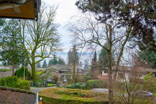2635 Rosebery Avenue, West Vancouver, BC 