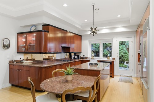 2635 Rosebery Avenue, West Vancouver, BC 