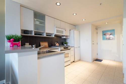 2106-939 Expo Boulevard  Vancouver, BC V6Z 3G7