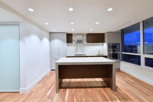 1703-1675 Lions Gate Lane, North Vancouver, BC 