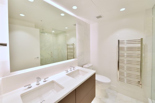 1703-1675 Lions Gate Lane, North Vancouver, BC 