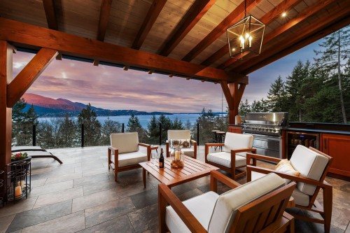 800 Taylor Road  Bowen Island, BC V0N 1G1