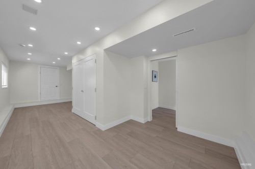 238 28Th Street E, North Vancouver, BC 