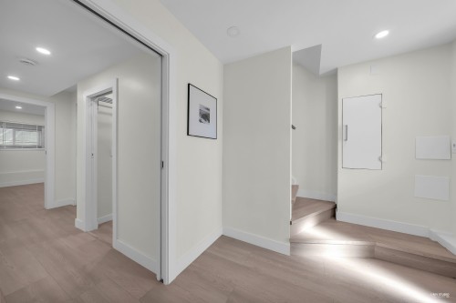 238 28Th Street E, North Vancouver, BC 