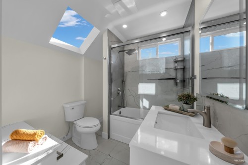 238 28Th Street E, North Vancouver, BC 