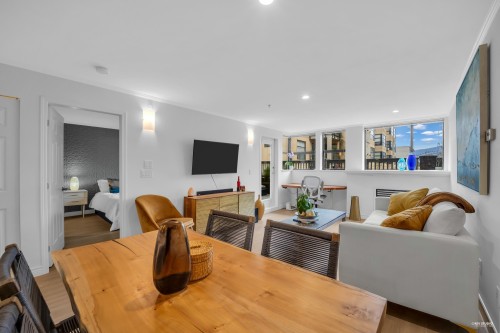 207-305 Lonsdale Avenue  North Vancouver, BC V7M 2G3