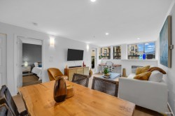 207-305 Lonsdale Avenue  North Vancouver, BC V7M 2G3