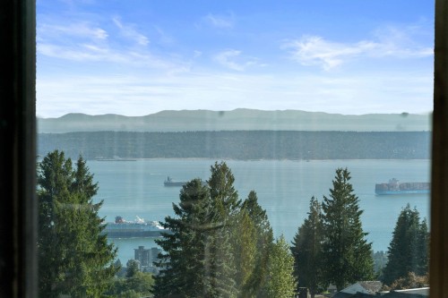 1424 Sandhurst Place, West Vancouver, BC 