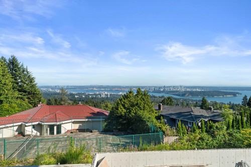1424 Sandhurst Place, West Vancouver, BC 