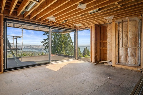 1424 Sandhurst Place, West Vancouver, BC 