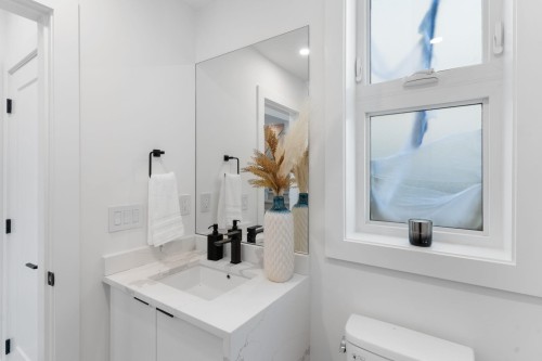 340 Keith Road E, North Vancouver, BC 