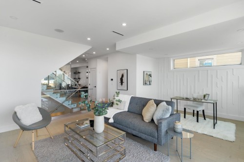 340 Keith Road E, North Vancouver, BC 