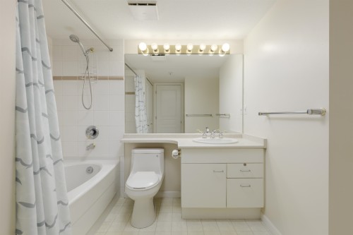 302-1242 Town Centre Boulevard, Coquitlam, BC 