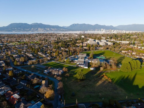 2296 32Nd Avenue W, Vancouver, BC 